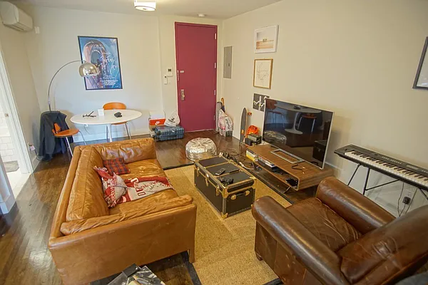 Rented by EXR | media 53