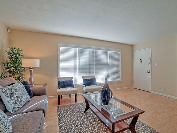 3rd image of 320 Auburn Way APT 11