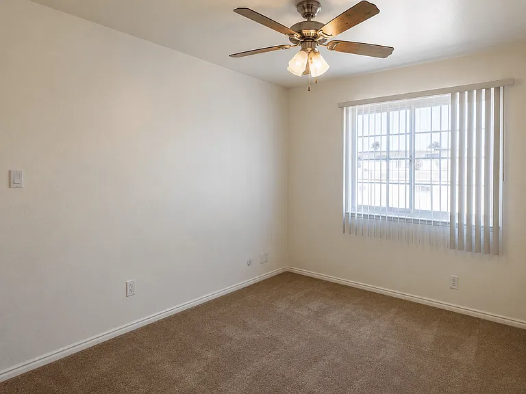 St Moritz Garden Apartments — Photo 10
