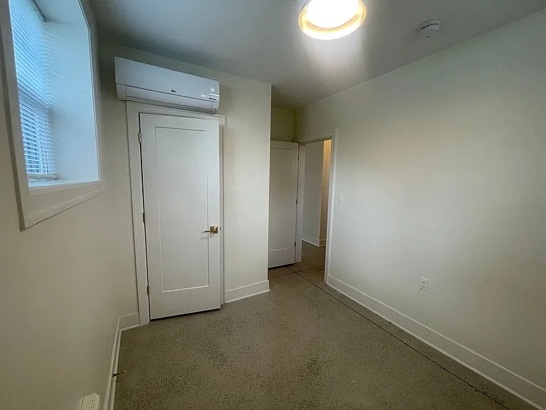 Sterling Apartments — Photo 57