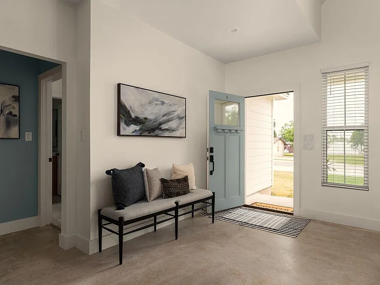 402 E Ash Dr — Photo 10