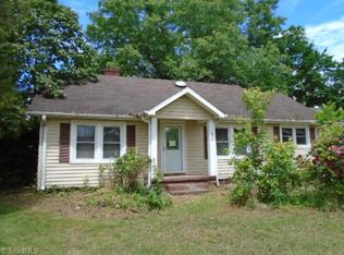 1045 Ridge Rd, Lexington, NC 27295