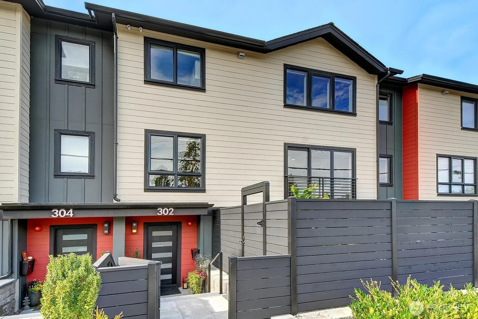 302 6th Avenue S photo 1