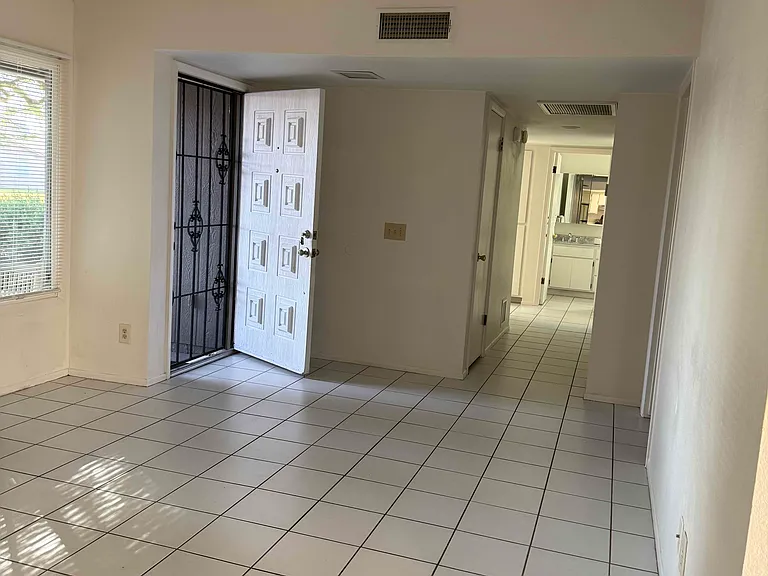2631 S Evergreen Rd — Photo 2