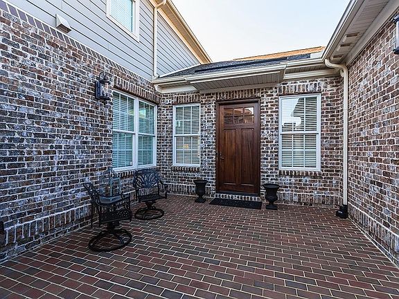 4th image of 3414 Country Club Dr