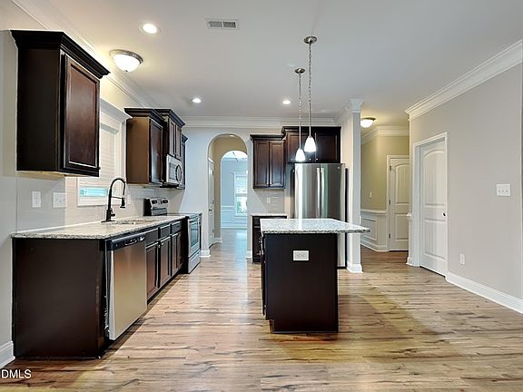 3rd image of 38 Coventry Ln