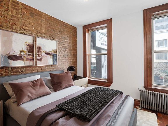 4th image of 1091 2nd Ave APT 2