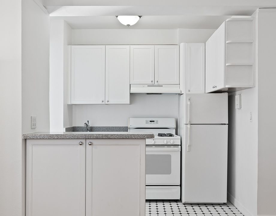 1st image of 301 E 21st St APT 8G