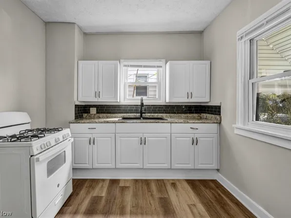 936 Selwyn Rd, Cleveland Heights, OH 44112