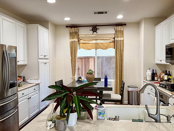5th image of 5153 Aspen St #1