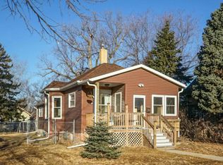 910 1st St N, Fargo, ND 58102