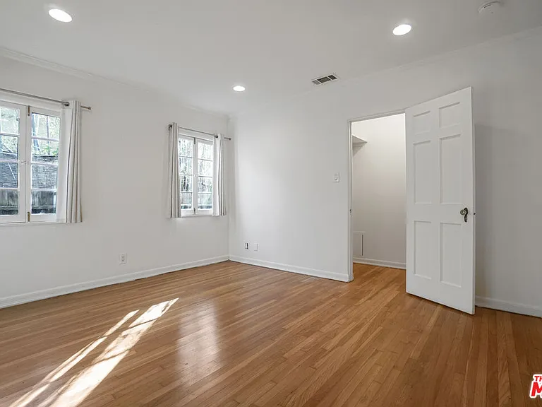 449 N Sweetzer Ave — Photo 13