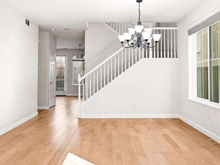 2018 McKenzie Pl — Photo 8