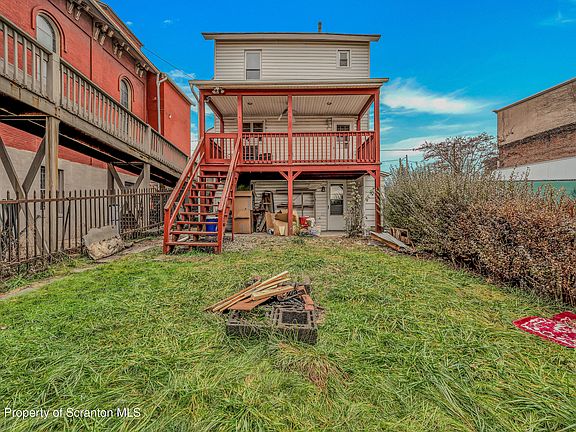 3rd image of 209 S Main Ave