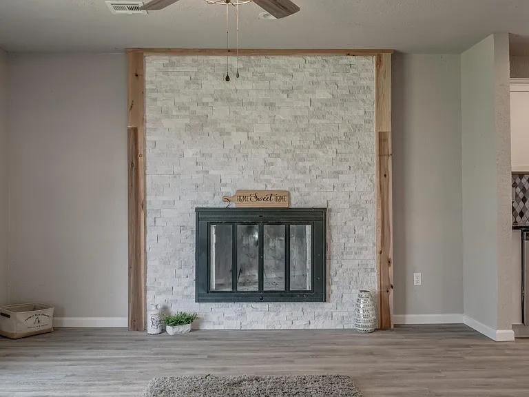 605 Saint James Pl — Photo 8