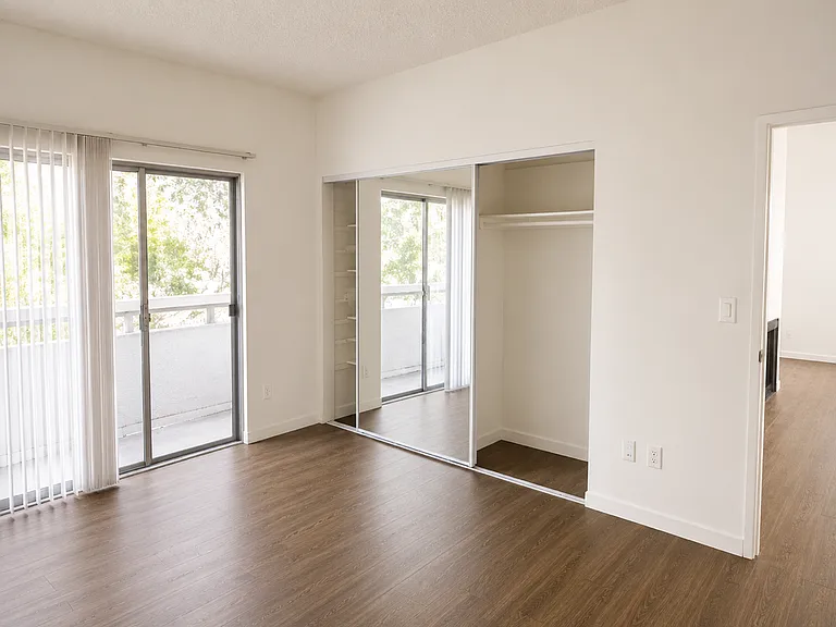 14805 Magnolia Blvd — Photo 21