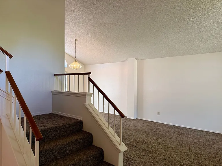 993 E Edgemont Dr — Photo 5