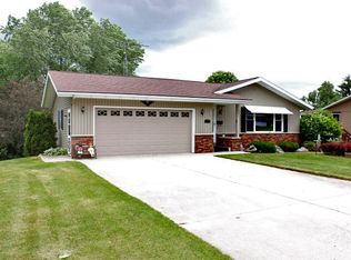 221 S Lincoln Dr, Howards Grove, WI 53083
