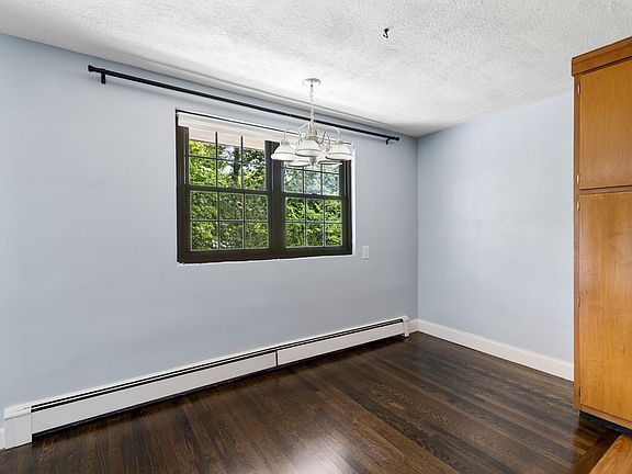 5th image of 72 Renwick Rd APT B