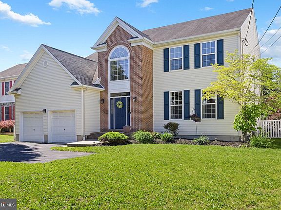 3rd image of 4535 Nottingham Way