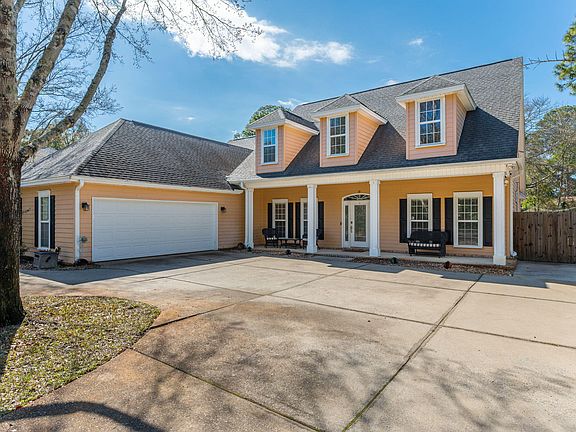 3rd image of 19 Lanman Rd