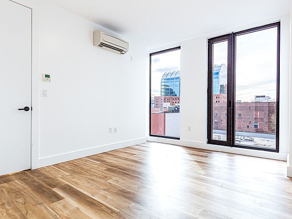 5th image of 303 Wythe Ave #705
