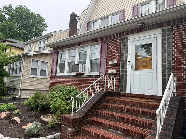 2 bed, 1.0 bath, $2,400 — Photo 1