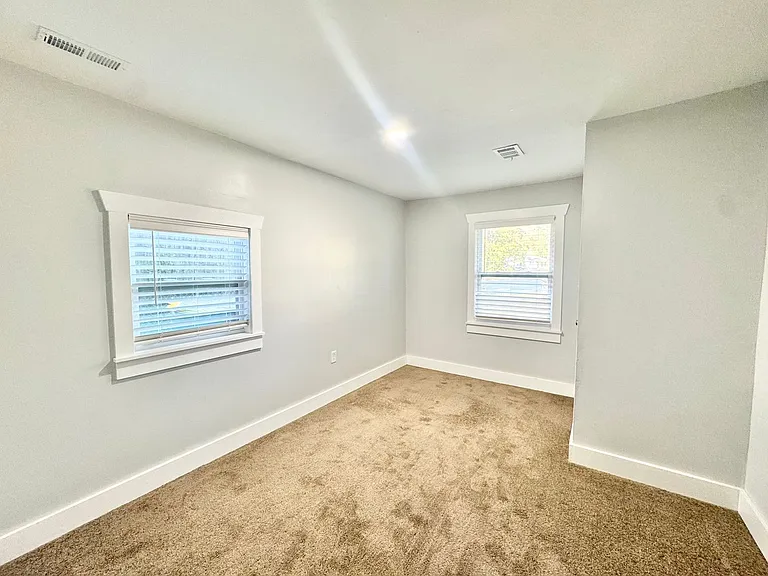 607 Dyches Dr — Photo 13
