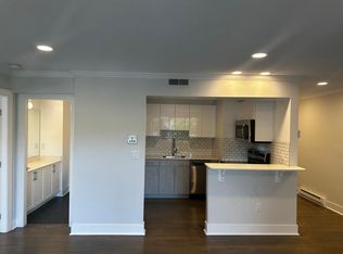 310 Hammond Pond Pkwy UNIT 402, Brookline, MA 02467