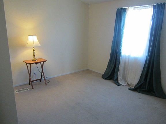 5th image of 2411 Jakes Pl NE