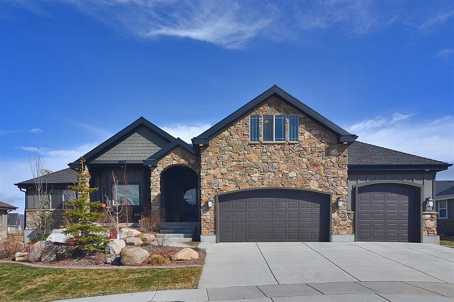 1st image of 5868 N Belmont Dr