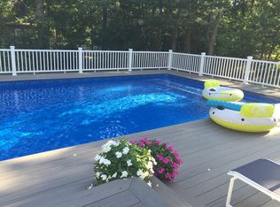 6 Gracewood Ct, Hampton Bays, NY 11946