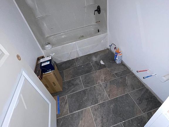 4th image of 107 Stone Leigh Dr