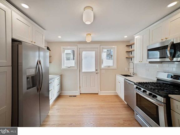 3rd image of 1919 S Sartain St