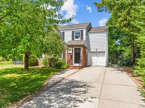 8 Park Circle, Great Neck, NY 11024
