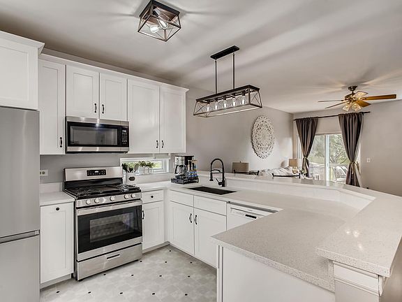 3rd image of 5746 Emerald Pointe Dr