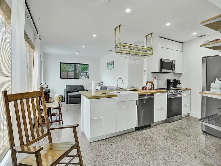 4030 SW 33rd St — Photo 10