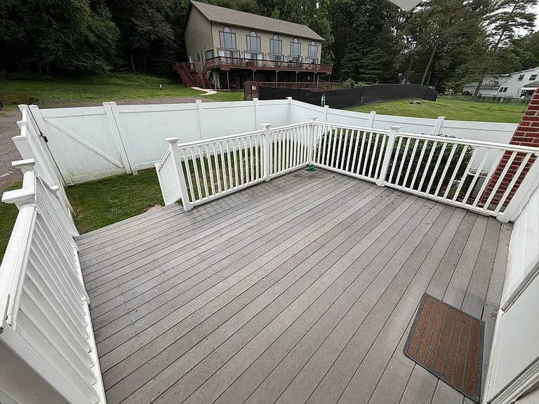 2247 Lakeside Dr — Photo 15
