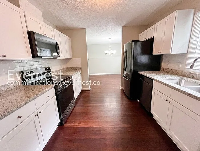 400 Wilcrest Dr — Photo 7