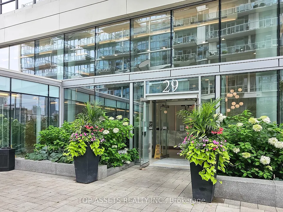 29 Queens Quay E #919