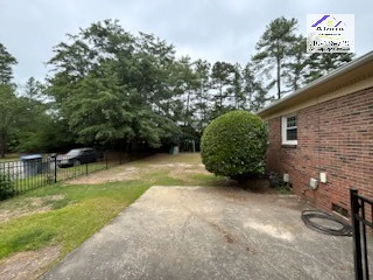 228 Whitney Dr — Photo 3