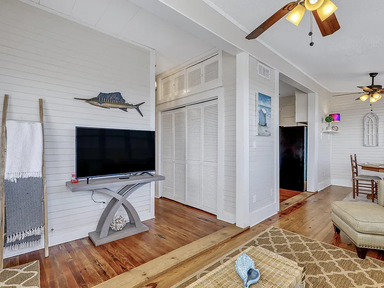 2314 East Blvd — Photo 8