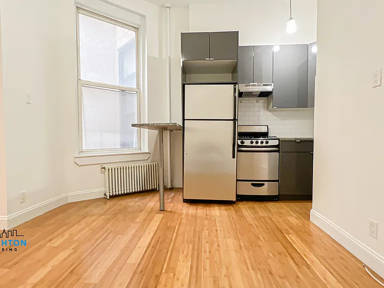 225 E 14th St #1-D — Photo 2