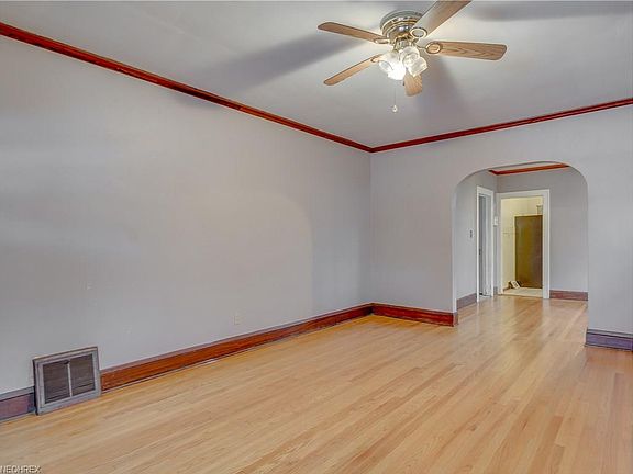 3rd image of 482 Greenwood Ave