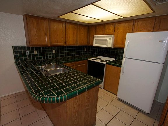 3rd image of 609 E Mesquite Cir