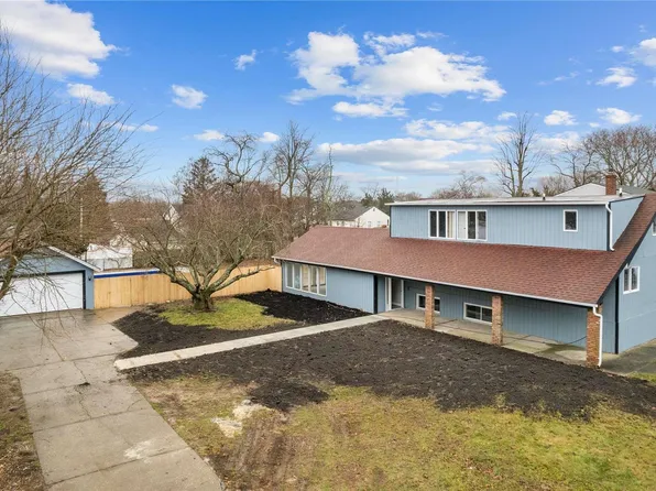 12 Lynwood Ave, Farmingville, NY 11738