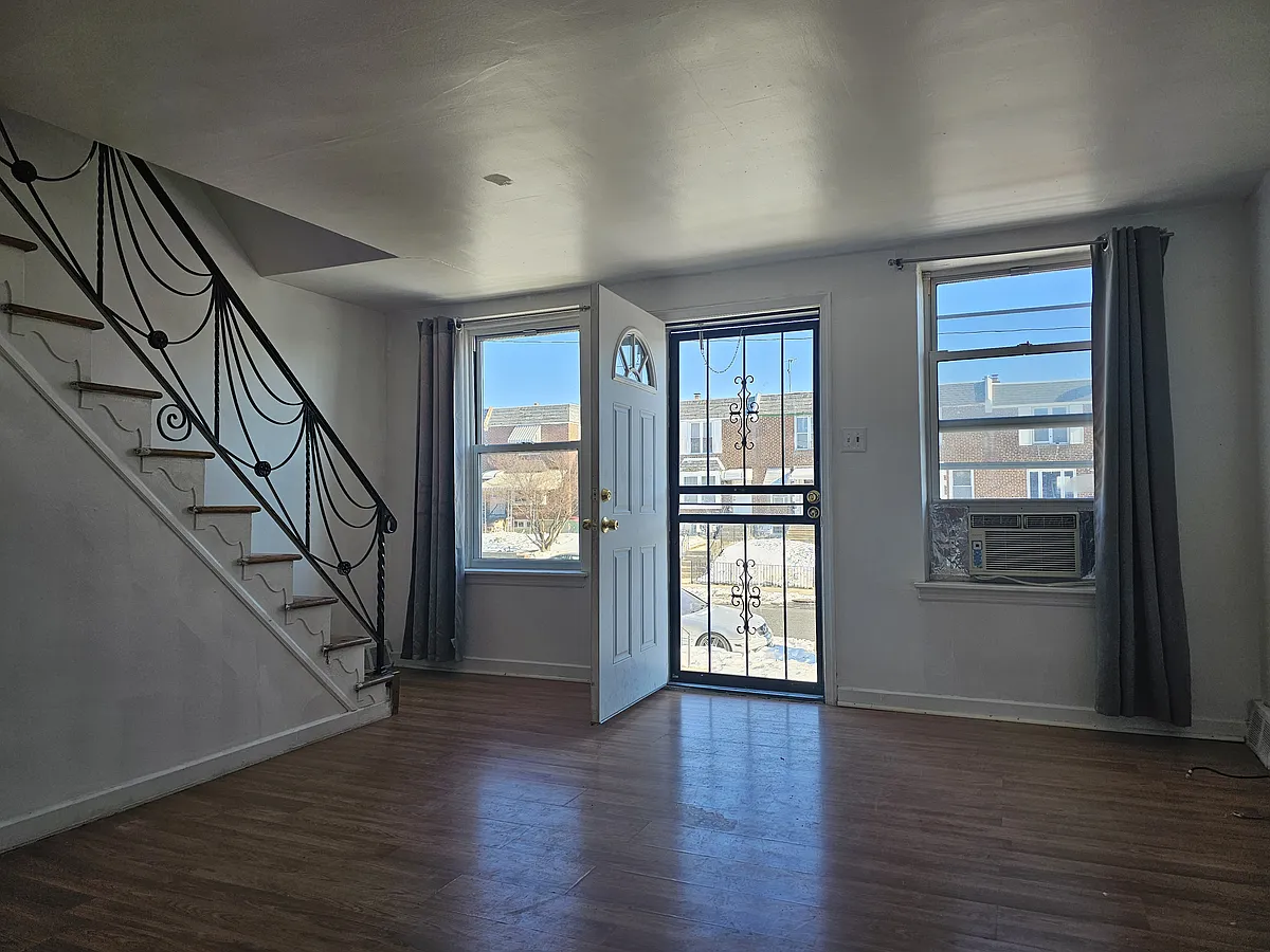 Building Photo - 7236 Leonard St