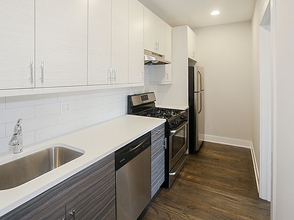 2nd image of 3919 1/2 N Janssen Ave #2E