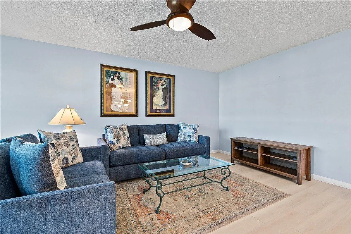 1 bed, 1.5 bath, 882 sqft, $1,600 — Photo 4