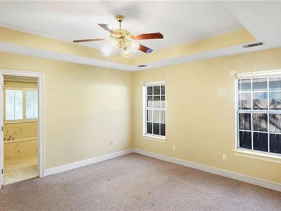 5th image of 122 Woodcrest Dr